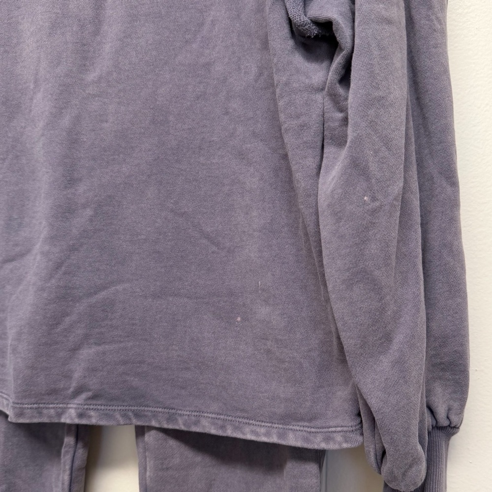 Universal Thread Ruffle Sweatshirt Medium And Swe… - image 3